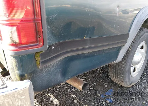 1994 Dodge Dakota z USA, uszkodzony, nr VIN 1B7HL26X2RS621414